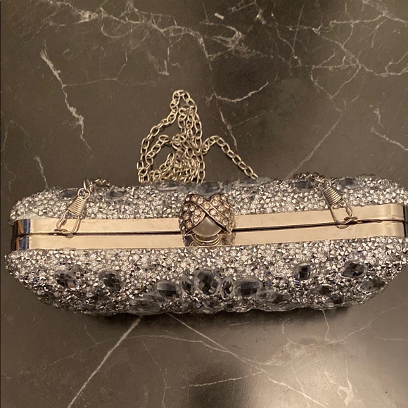 Elegant Silver Beaded Clutch - Picture 5 of 11